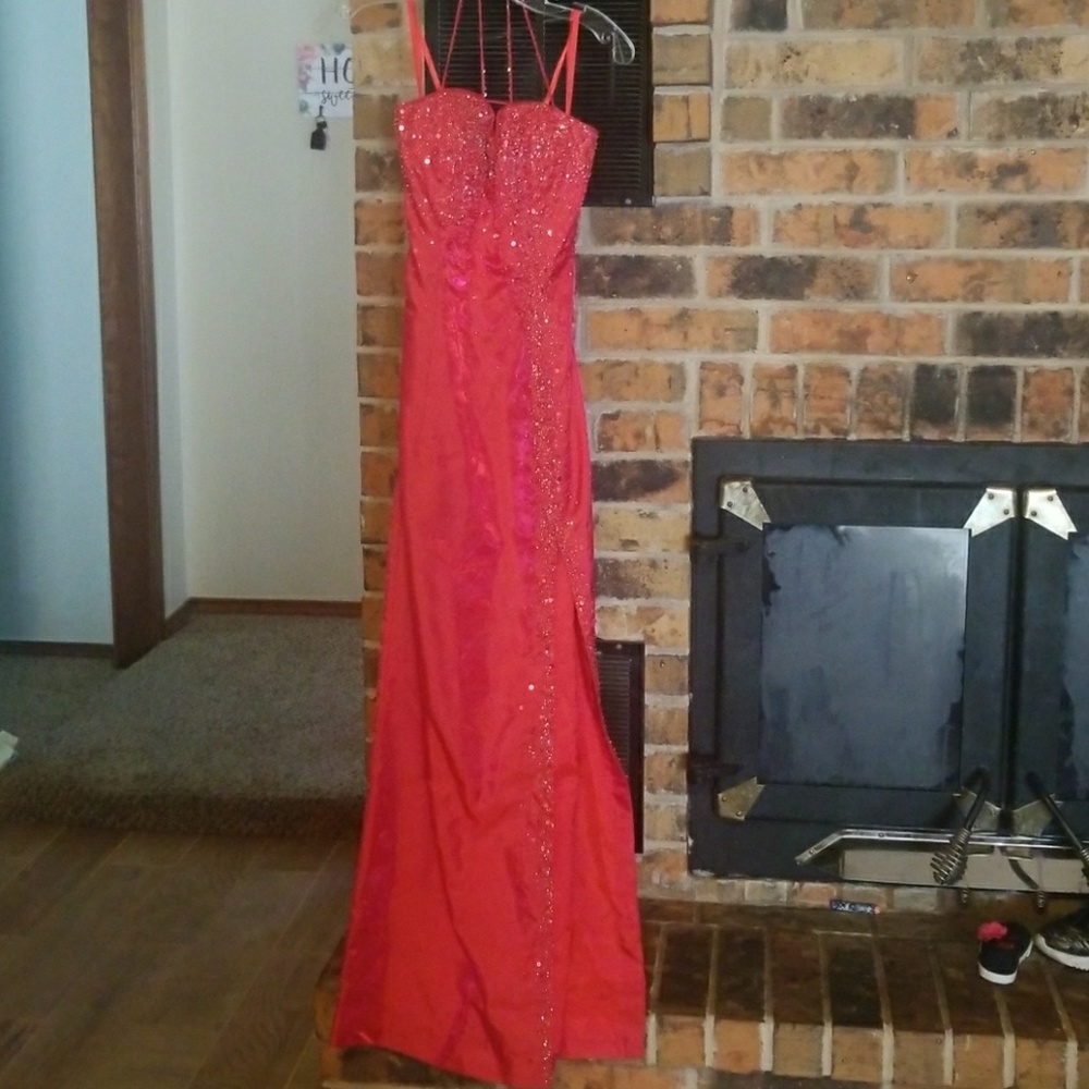 BEAUTIFUL Red Prom/Elegant Dress - Size 12 -